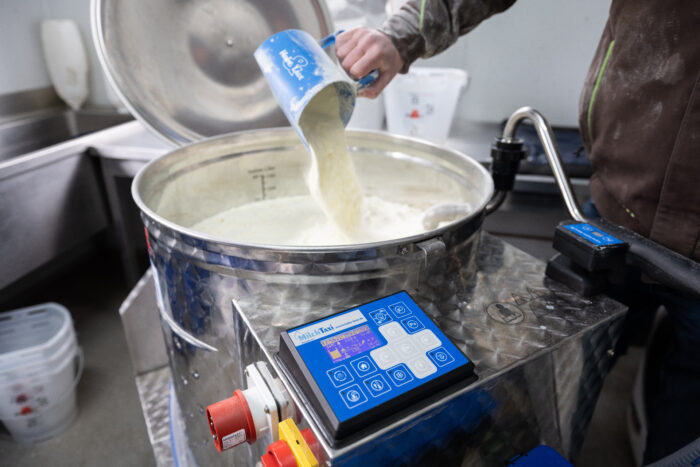 Mixing Calf Milk Replacer (CMR) - Large mixer 